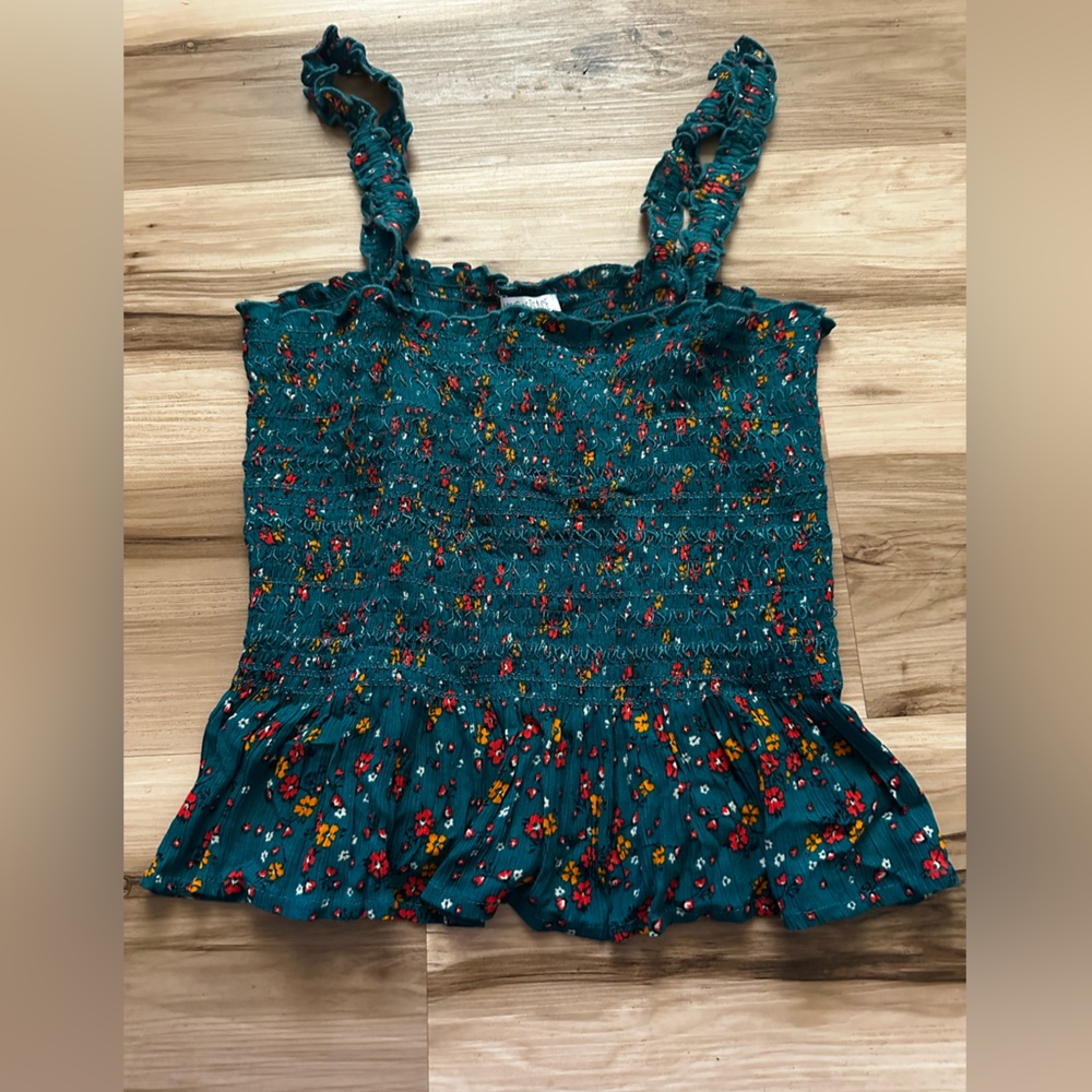 Absolutely darling crop top size large
